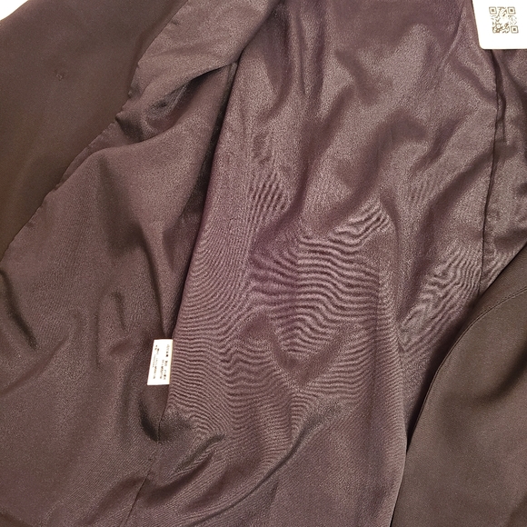 Black Suit- Hellomi Studio - Picture 3 of 7